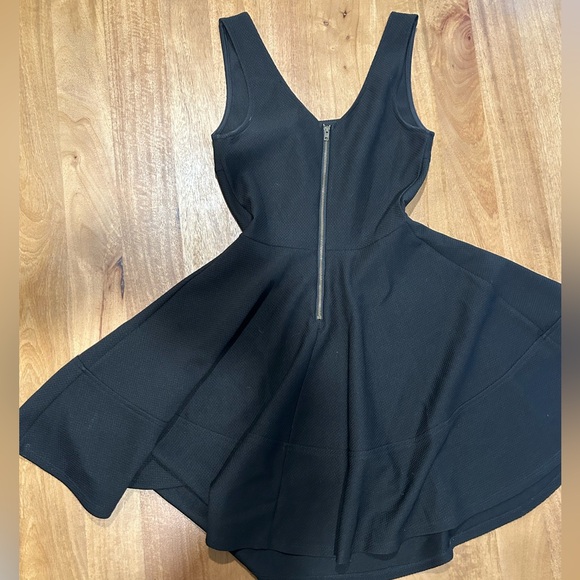 Cute little black dress - Picture 2 of 4